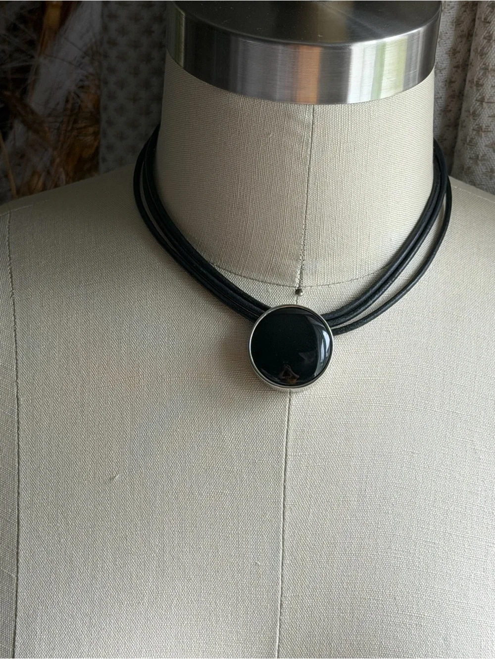 LAUREN RALPH LAUREN | Vintage | Black Leather Choker Silver Black Bezel Pendant